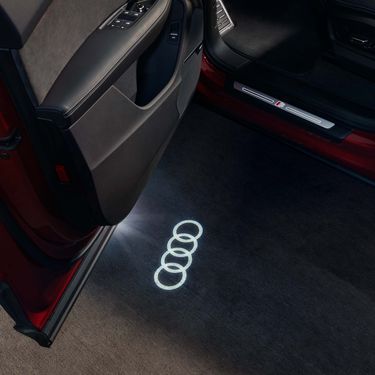 Audi Q7 door moulding view